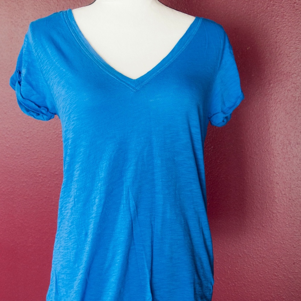 Really pretty blue So V neck T shirt size Med